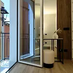 Lägenhet Cavour 31 1br In Heritage Building With Parking, Old Town