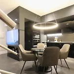 Cavour 31 1br In Heritage Building With Parking, Old Town
