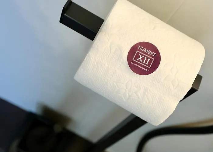 Spacious Modern Fully Equipped In Monumental Building - Parking - Historical Centre