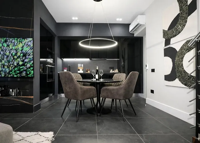 Spacious Modern Fully Equipped In Monumental Building - Parking - Historical Centre Apartman Olbia