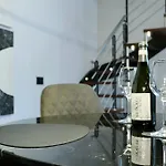 Cavour 31 1br In Heritage Building With Parking, Old Town Appartamento *