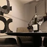 Cavour 31 1br In Heritage Building With Parking, Old Town Appartamento *
