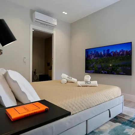 Spacious Modern Fully Equipped In Monumental Building - Parking - Historical Centre