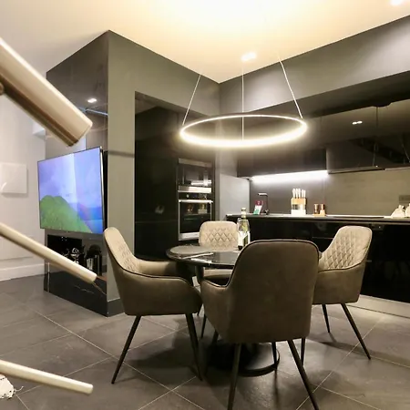 Spacious Modern Fully Equipped In Monumental Building - Parking - Historical Centre Olbia