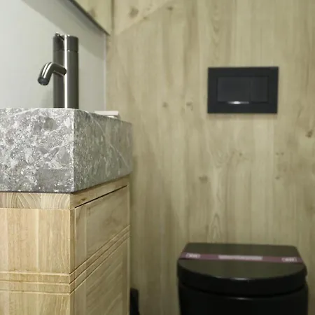 Spacious Modern Fully Equipped In Monumental Building - Parking - Historical Centre Apartamento