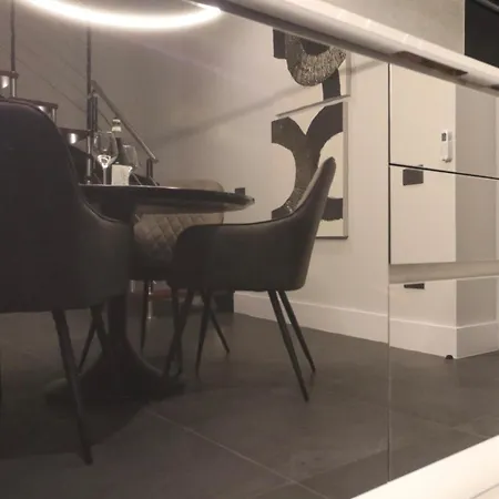 Spacious Modern Fully Equipped In Monumental Building - Parking - Historical Centre Apartamento *