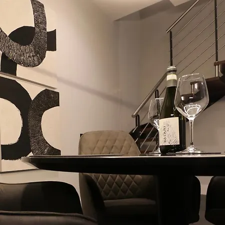 Spacious Modern Fully Equipped In Monumental Building - Parking - Historical Centre Apartamento *