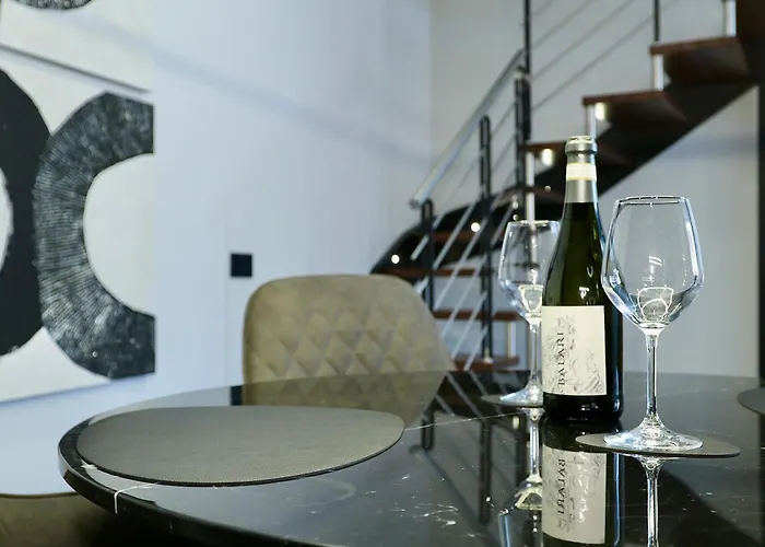 Spacious Modern Fully Equipped In Monumental Building - Parking - Historical Centre Apartment *