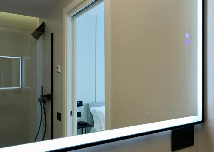 Spacious Modern Fully Equipped In Monumental Building - Parking - Historical Centre Apartment *