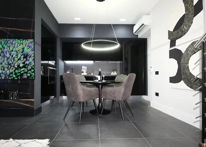 Spacious Modern Fully Equipped In Monumental Building - Parking - Historical Centre * Olbia