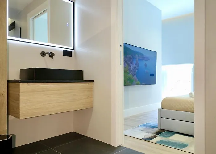 Spacious Modern Fully Equipped In Monumental Building - Parking - Historical Centre *