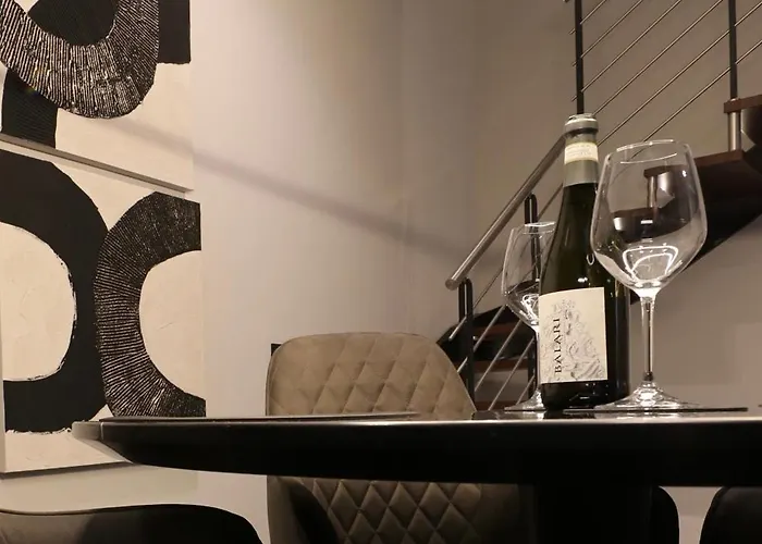 Spacious Modern Fully Equipped In Monumental Building - Parking - Historical Centre Apartment *