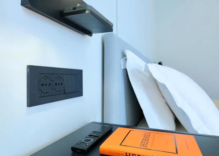 Spacious Modern Fully Equipped In Monumental Building - Parking - Historical Centre Apartment *