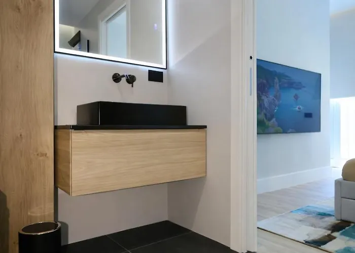 Spacious Modern Fully Equipped In Monumental Building - Parking - Historical Centre Апартаменты